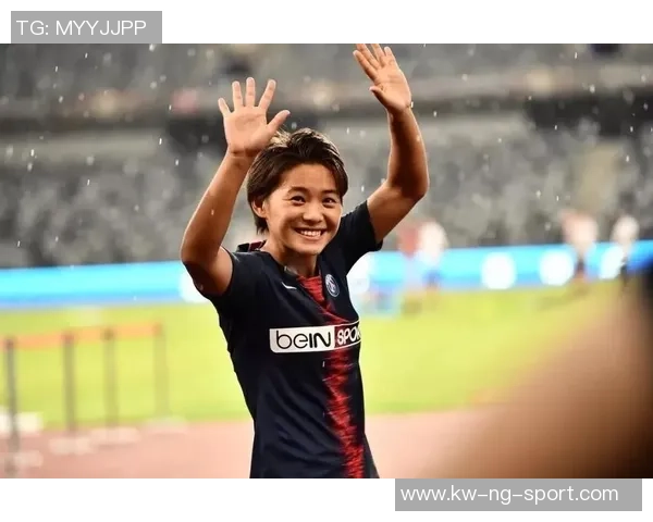 青春活力与梦想交织的穿足球衣的女生们的故事